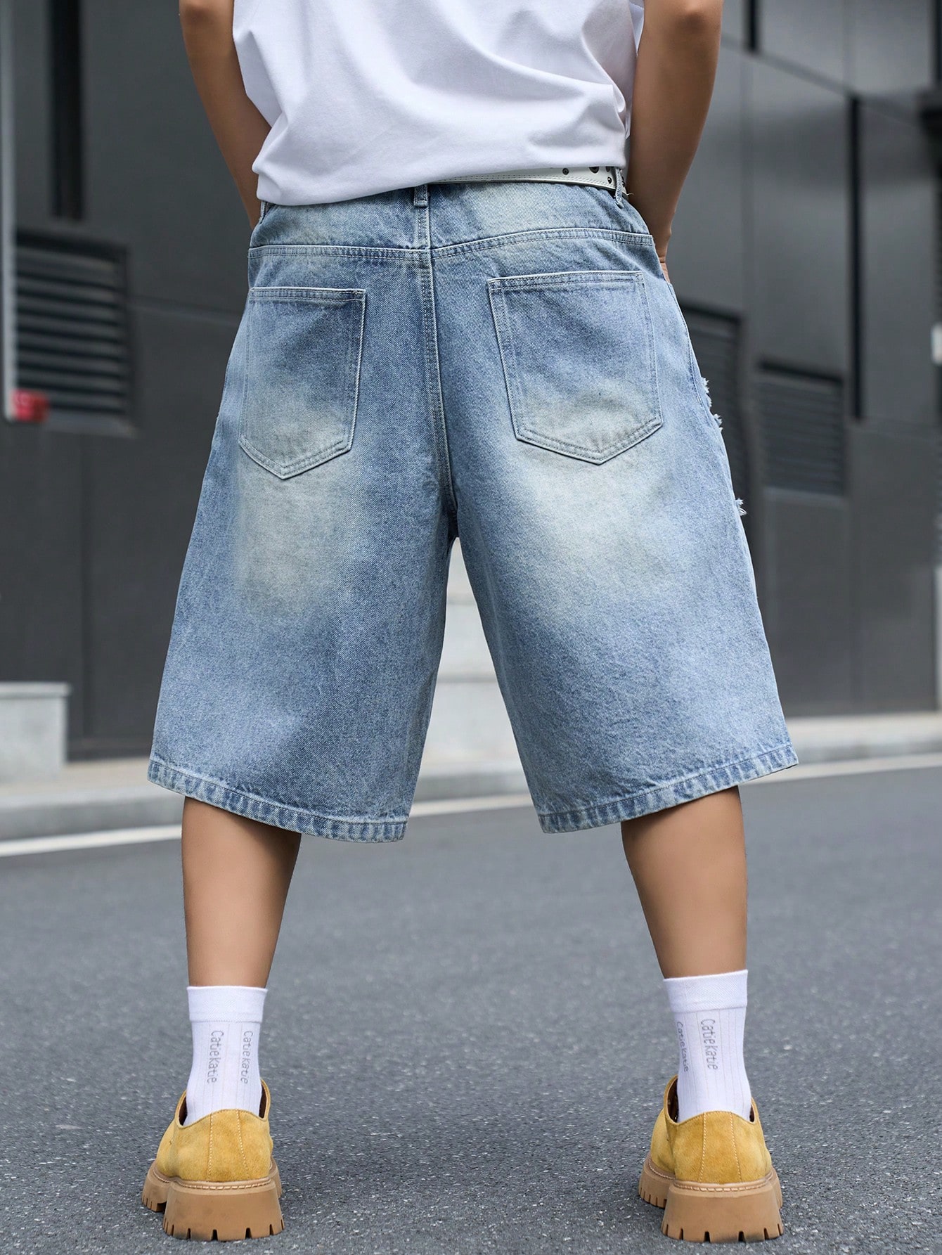 Men's Loose Fit Denim Bermuda  - огляд і ціна Men'S Shoes With Jeans